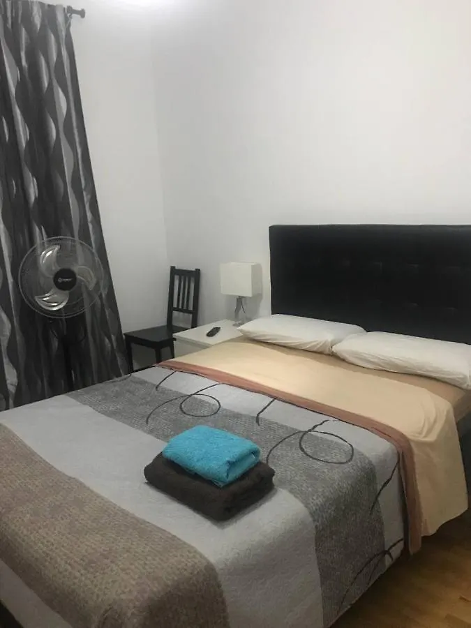 Rooms Arago Barcelona Bed & Breakfast