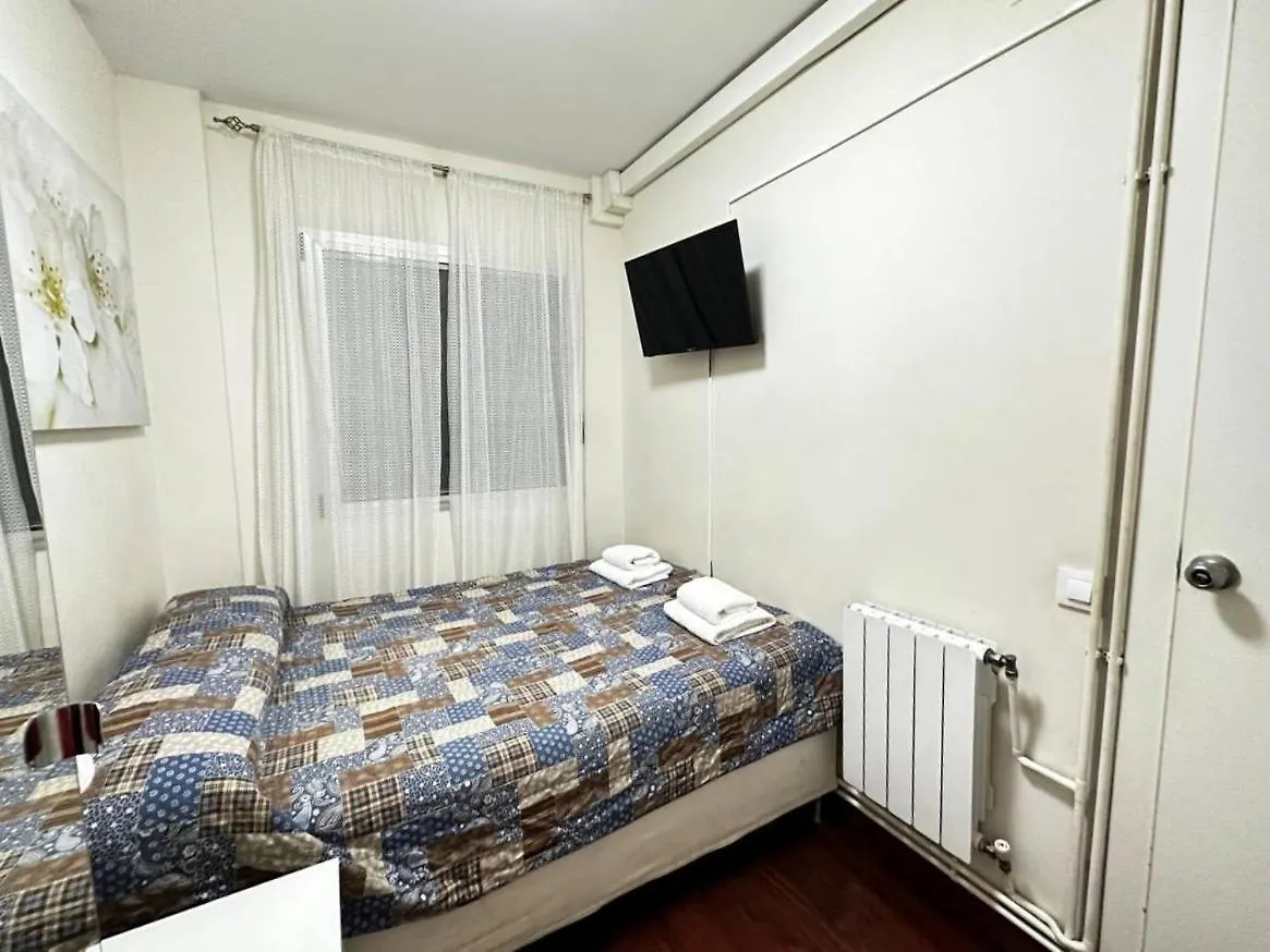 לינה וארוחת בוקר ברצלונה Rooms Arago