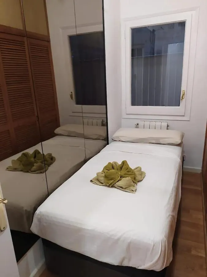 Rooms Arago Barcelona 0*,